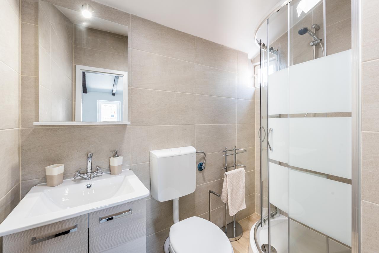 Sugar Suite, Self Check In!! Split Extérieur photo